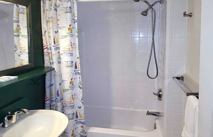 Odessa Cottages bathroom