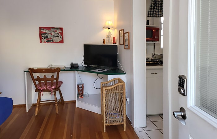 White Lamb Cottage living room