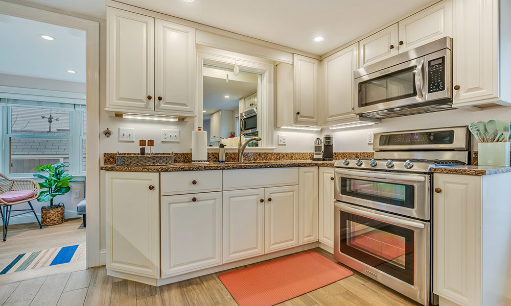 union house kitchen stove